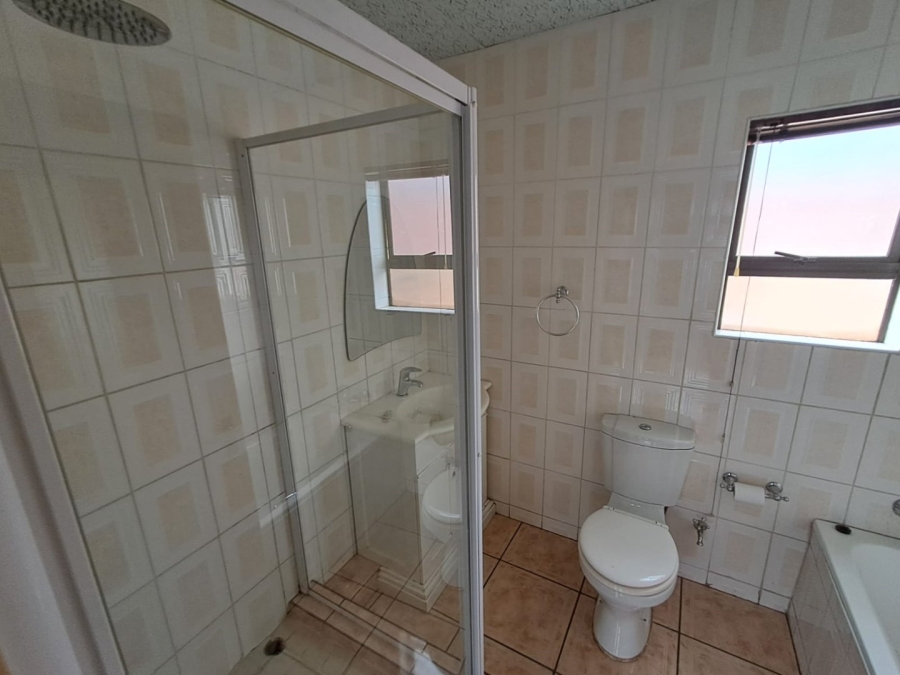 4 Bedroom Property for Sale in Roylglen Gardens Northern Cape